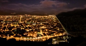 GRENOBLE: Il a le bras long et fait couper le courant de tout un secteur de la ville pour changer son interrupteur en toute sécurité.